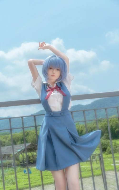 Rei Ayanami, dispuesta a entrar en acción Rei Ayanami, dispuesta a entrar en acción