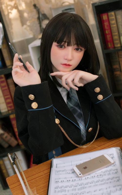 Sayaka, a tímida estudante de arte Sayaka, a tímida estudante de arte
