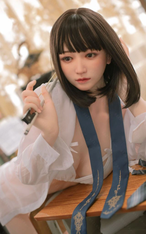 Sayaka, a tímida estudante de arte Sayaka, a tímida estudante de arte
