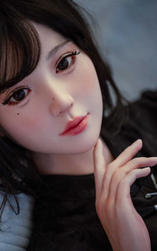 Mavis, a tua namorada doce e tímida Mavis, a tua namorada doce e tímida