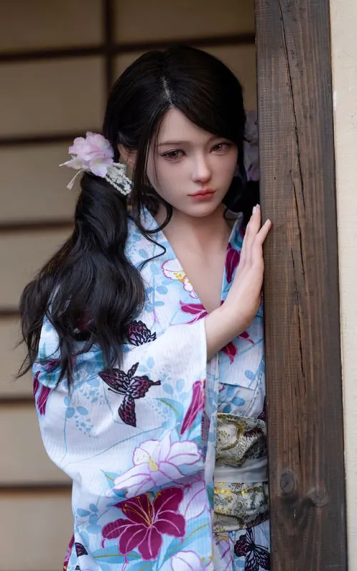 Sato Asuka kimono