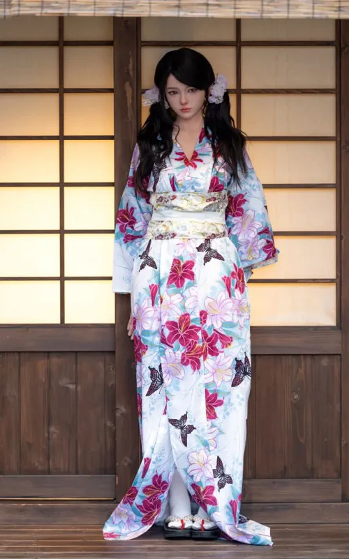 Sato Asuka kimono