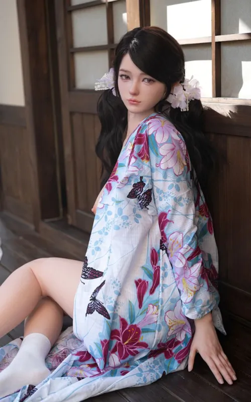 Sato Asuka kimono
