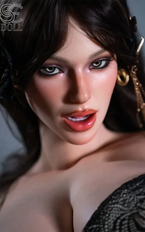 Torso Aria Knox