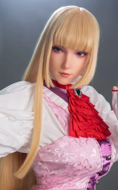Lili, Emelie de Rochefort