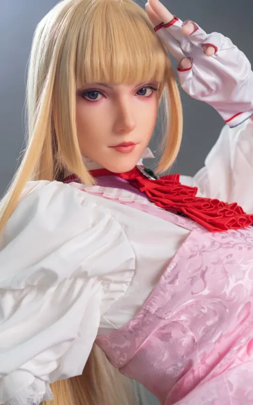 Lili, Emelie de Rochefort