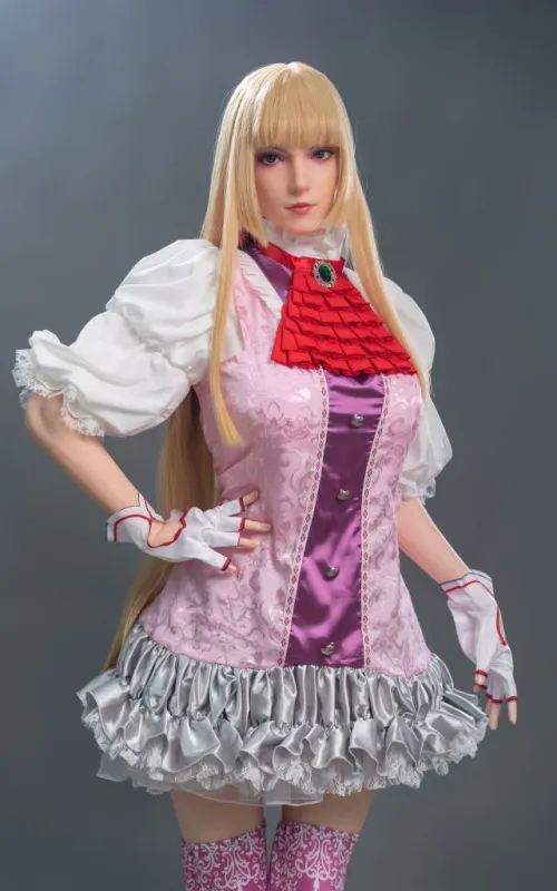 Lili, Emelie de Rochefort