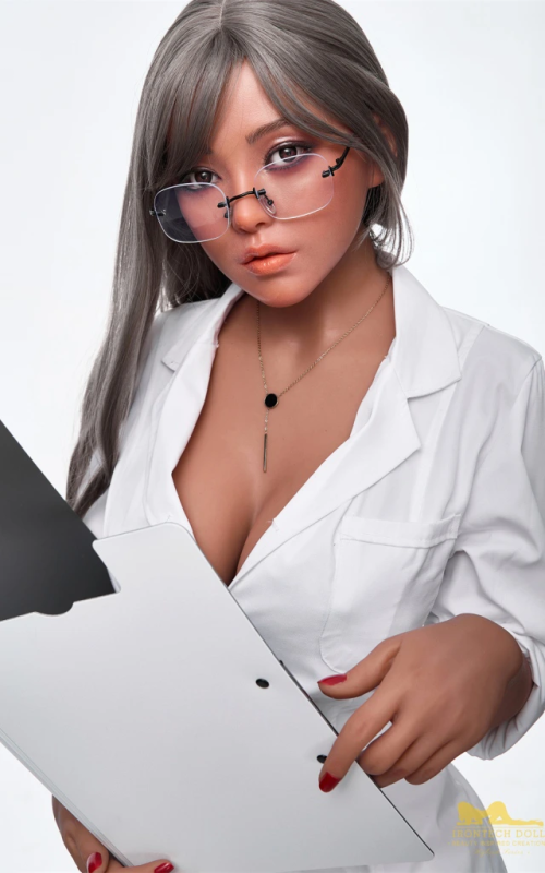 Aranxa, jugando a los doctores