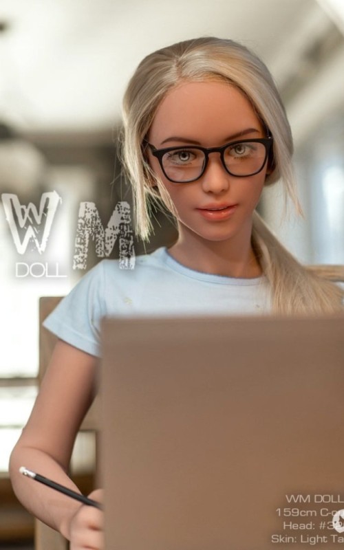 Lindsey, una estudiante muy CALIENTE en casa esperandote