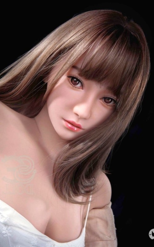 Akane, la estudiante de secundaria oriental