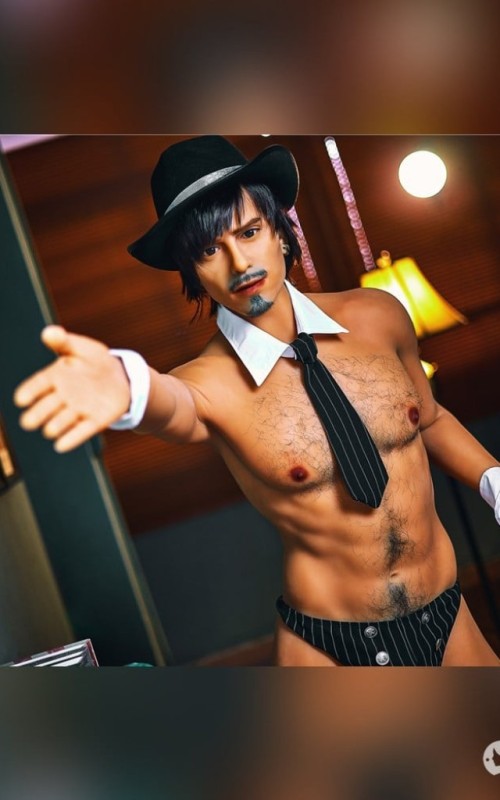 Adam, contable de día y stripper de noche