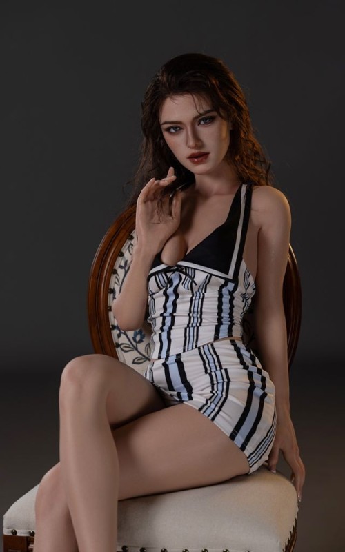 Alva, elegancia y sensualidad Alva, elegancia y sensualidad