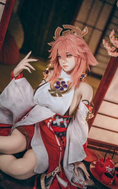 Lleva a casa la divinidad sensual de Yae Miko Lleva a casa la divinidad sensual de Yae Miko