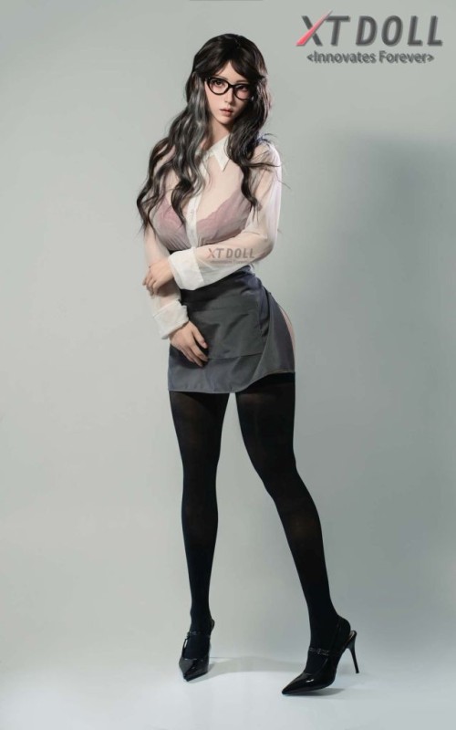 Lucy Storm, tu novia exuberante y leal Lucy Storm, tu novia exuberante y leal