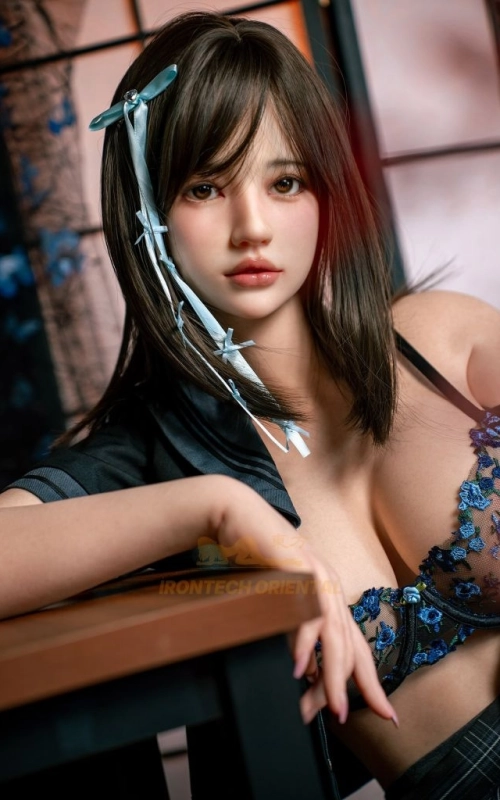 Xinyue, tu encuentro nocturno • SiliconGirls
