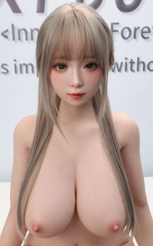 Mina, belleza dulce y cautivadora • SiliconGirls