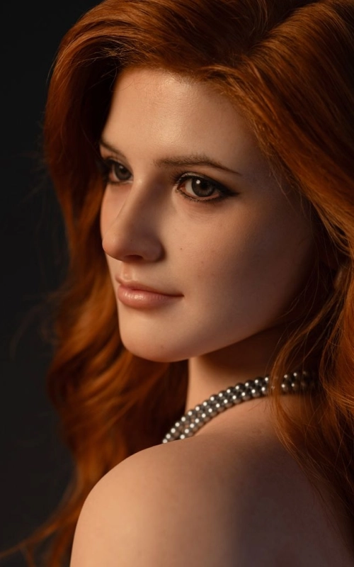 Poppy, mezcla de elegancia y sensualidad • SiliconGirls