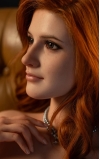 Poppy, mezcla de elegancia y sensualidad • SiliconGirls