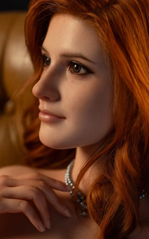 Poppy, mezcla de elegancia y sensualidad • SiliconGirls