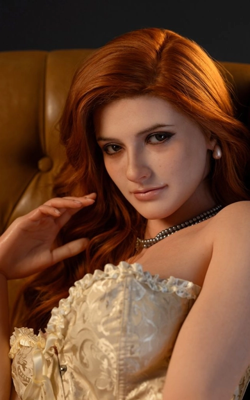 Poppy, mezcla de elegancia y sensualidad • SiliconGirls