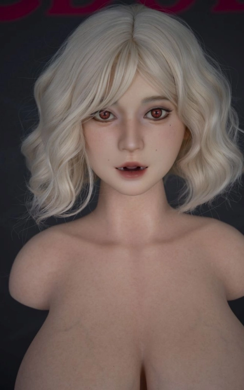 Maiya, curvas irresistibles • SiliconGirls