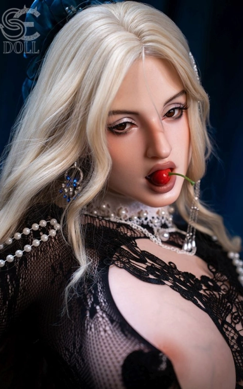 Cleopatra, reina del BDSM • SiliconGirls