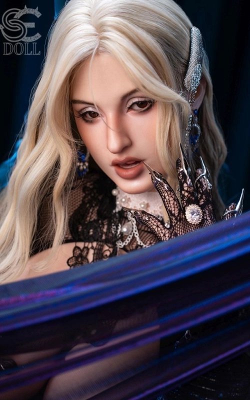 Cleopatra, reina del BDSM • SiliconGirls