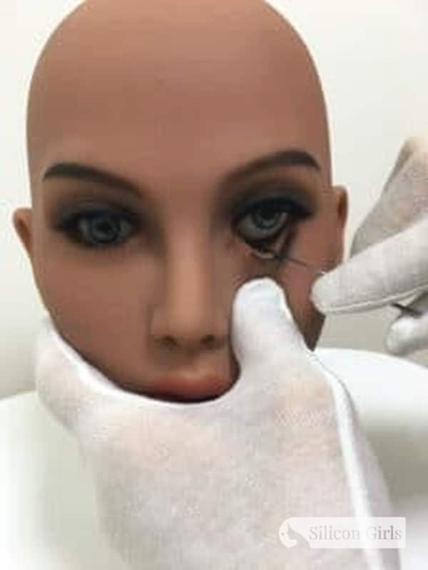 Cómo cambiar los ojos de la muñeca sexual