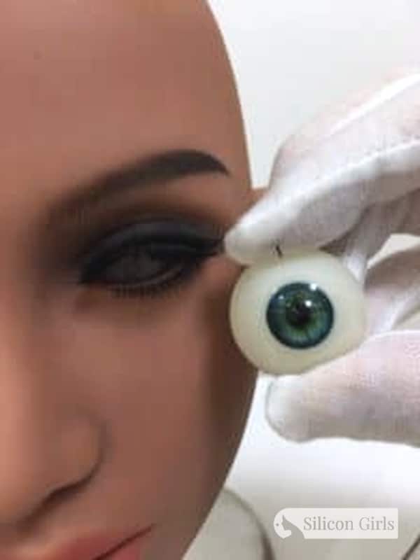 Cómo cambiar los ojos de la muñeca sexual