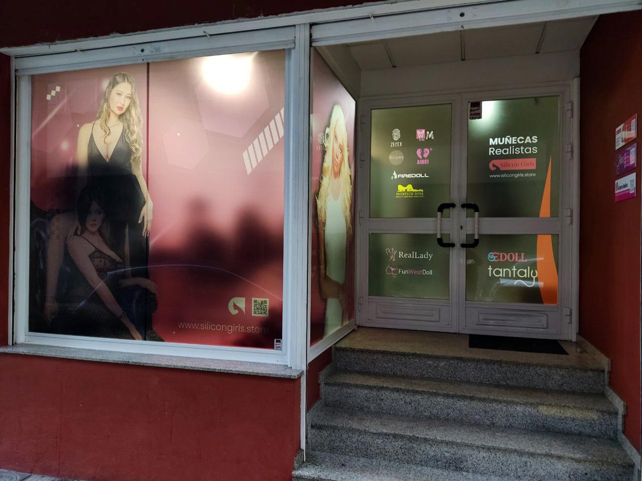 ¿Por qué debería comprar una Real Doll en Silicon Girls? 4 razones que marcan la diferencia 7 silicongirls calle alfonso IX 3 bajo